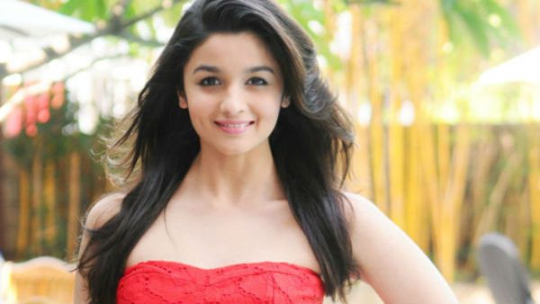 இயக்குனர் ராஜமவுலி படத்தில் இருந்து இன்னொரு ஹீரோயினும் விலகலா? வேகவேகமாக மறுக்கும் ஆர்ஆர்ஆர் டீம்!