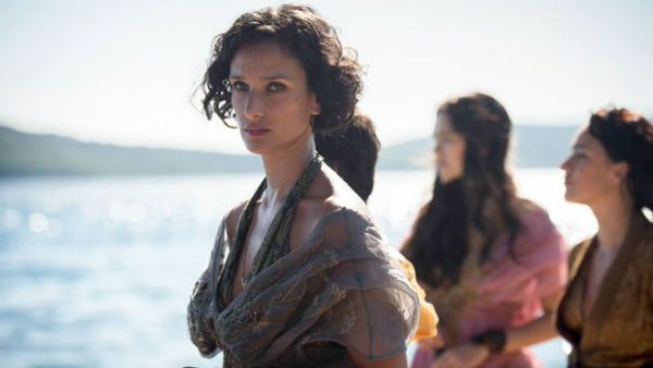 காமசூத்ரா நடிகைக்கும் கொரோனா பாதிப்பு.. படுத்தப்படுக்கையா ஆயிட்டேன்.. உஷாரா இருங்க என எச்சரிக்கை!