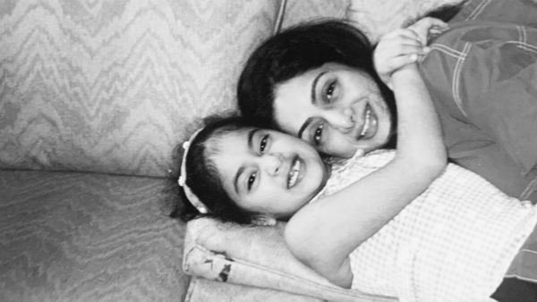 என்னுடன் இப்போது என் அம்மா இல்லை என்பதை ஒவ்வொரு நொடியும் உணர்கிறேன்.. தவிக்கும் வாரிசு நடிகை!