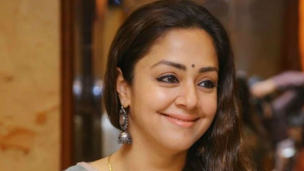 சேலைக் கட்டியிருந்த போதும் துள்ளிக்குதித்து சிலம்பம் சுற்றிய நடிகை ஜோதிகா.. தீயாய் பரவும் வீடியோ!