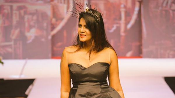 போதும்.. வேற டிரெஸ்ஸே கிடைக்கலையா.. பிக்பாஸ் பிரபலத்தால் காண்டான நெட்டிசன்கள்!