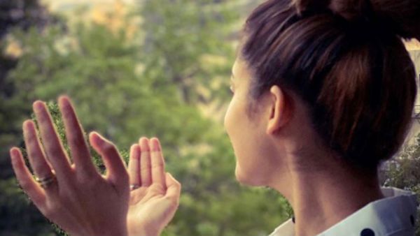 இந்த ரணகளத்துலேயும் உங்களுக்கு குதூகலம் கேட்குதா.. வைரலாகும் நயன் - விக்கி ரொமான்ஸ் போட்டோஸ்!