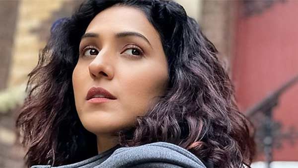 'ஐயோ...அந்த பயங்கரம் இருக்கே..!' ஆஸ்திரேலிய டூரை பாதியில் முடித்த 'காந்த கண்ணழகி...' பாடகி!