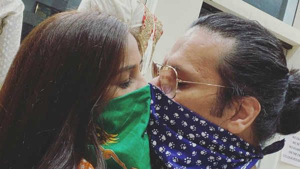 உதடுக்கும் உதடுக்கும் தூரம்.. பூனம் பாண்டேவின்.. 