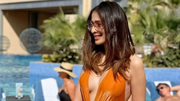 என்ன லட்சும்மா இது.. எல்லாமே தெரியுது.. பிகினியில் மொத்தத்தையும் காட்டிய நடிகை.. சூடாகும் இணையம்!