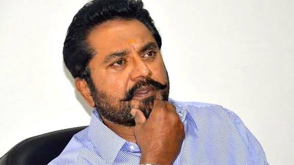 ரஜினி, ரஜினி.. ஒரே பில்டப்பா இருக்கே.. மக்களுக்கான கேள்விகளை கேளுங்கள்.. கடுப்பான சரத்குமார்!