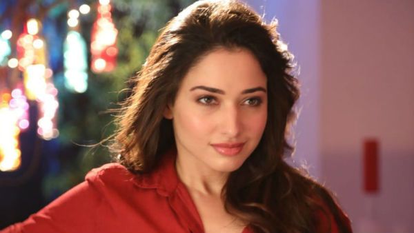 கிளாமர் லுங்கி.. சட்டை கையில பூ.. பக்கா லோக்கல்.. செம கெத்து காட்டிய தமன்னா !