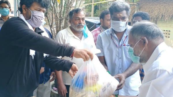 நடிகர் சங்க உறுப்பினர்கள் 1500 பேருக்கு நடிகர் விஷால் உதவி... மளிகை சாமான்கள் வழங்கினார்