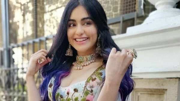 சிலிர்க்க வைக்கும் குறும்பு பார்வை.. அதா சர்மாவின் கவர்ச்சி புகைப்படம் !