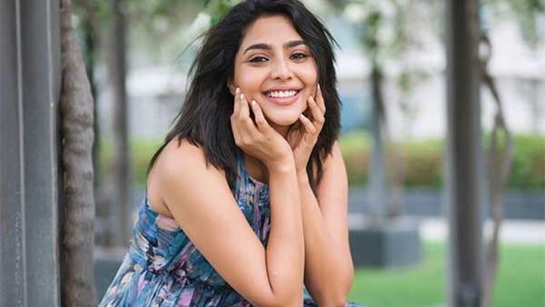 நீங்கதான் பர்ஸ்ட்..தானாக முன் வந்து உதவிய தனுஷ் ஹீரோயின்.. பாராட்டித் தள்ளிய சினிமா தொழிலாளர்கள்!