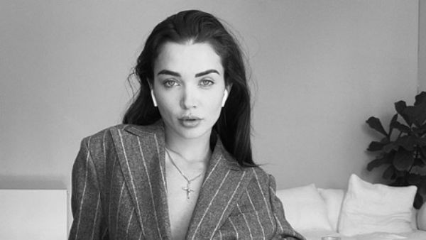 மேல கோட்.. கையில லேப்டாப்.. நோ பேன்ட்.. வொர்க் ஃப்ரம் ஹோம் செய்கிறாரா எமி ஜாக்சன்?