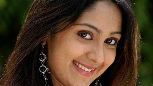 கொரோனாவால் ஊருக்குத் திரும்ப முடியலையே.. அமெரிக்காவில் இருக்கும் முன்னாள் ஹீரோயின் கவலை!