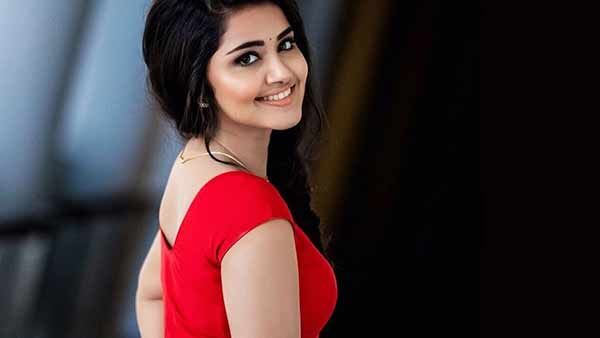 பேஸ்புக் கணக்கை ஹேக் செய்து மார்பிங் போட்டோ.. தனுஷ் பட ஹீரோயின் அதிர்ச்சி.. சைபர் கிரைமில் புகார்!