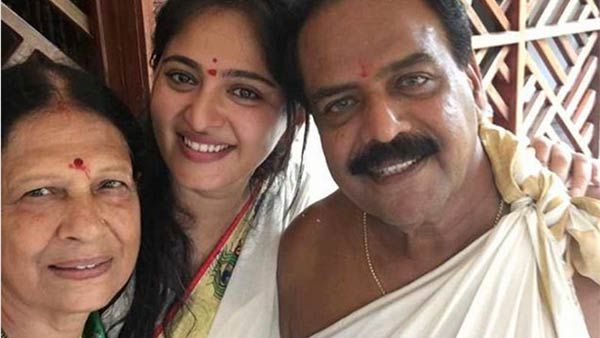 அப்பாவுக்கு பர்த் டே.. பெற்றோருடன் இருக்கும் போட்டோவை வெளியிட்ட நடிகை அனுஷ்கா.. டச்சிங் போஸ்ட்!