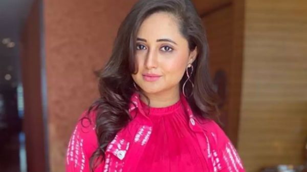 என்னிடம் ரூ. 15 லட்சம் பெற்று ஏமாற்றிவிட்டார்.. முன்னாள் காதலர் மீது பிக்பாஸ் நடிகை பரபரப்பு புகார்!