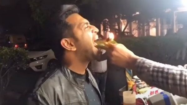 கொழுந்து விட்டு எரியும் நெருப்பு.. அப்படியே வாய்க்குள் போன ஃபயர் பீடா.. வீடியோ போட்ட அருண் விஜய்!