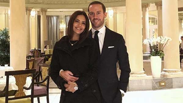 இவர்தாங்க அவர்.. தனது ஸ்பெயின் காதலரை போட்டோவுடன் அறிமுகப்படுத்திய பிரபல நடிகை.. தொழிலதிபராம்ல!