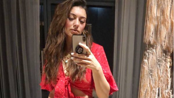 ரத்த சிவப்பு டிரெஸ்சில் ஹன்சிகா.. ஏன் இப்படி ஒல்லியாயிட்டீங்க? பாந்தமாக உருகும் பாசக்கார ஃபேன்ஸ்!