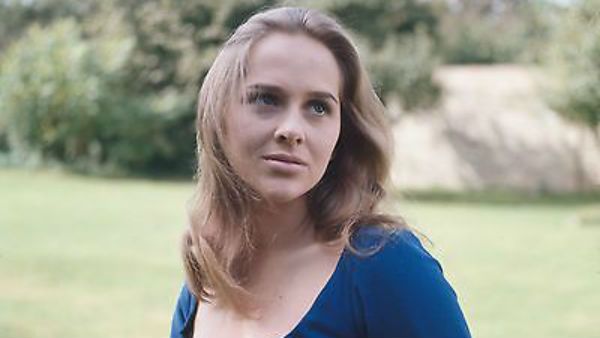 கொரோனாவுக்கு சிகிச்சை பெற்று வந்த நடிகை பலி.. தொடரும் உயிரிழப்பால் அதிர்ச்சியாகும் திரையுலகம்!