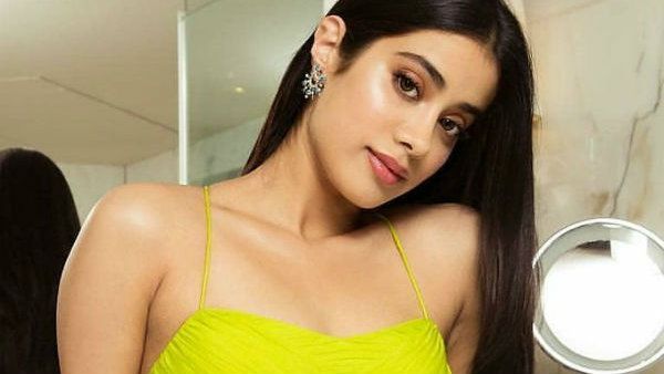 ம்ஹூம்.. சொன்னா கேளுங்க.. தமிழ், தெலுங்குல நான் நடிக்கலை..பிரபல ஹீரோயின் மகள் திடீர் விளக்கம்!