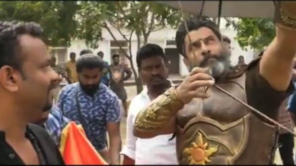 செம பர்த்டே பரிசு.. மகாவீர் கர்ணனாக கம்பீரம் காட்டும் விக்ரம்.. வைரலாகும் மேக்கிங் வீடியோ!