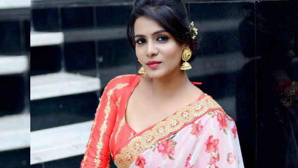 மீரா மிதுனால் கடுப்பான டிவிட்டர்.. பார்ன் சைட்ல கேட்குற மாதிரி கேள்வியெல்லாம் கேட்குறாங்கப்பா!