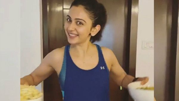 ஒற்றை காலில் கொலுசு..கடற்கரை மணலில் ஒய்யார நடை.. வைரலாகும் ரகுல் ப்ரீத் சிங்!