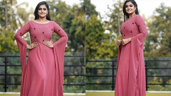 பிங்க் நிற உடையில்.. க்யூட் க்யூட் ரியாக்சன்.. ரம்யா நம்பீசனின் பிக்ஸ்!