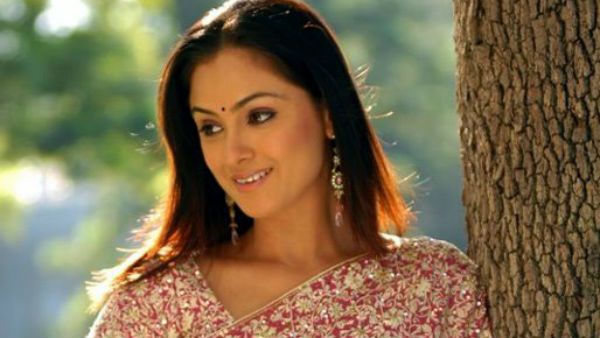 இடுப்பழகி சிம்ரனுக்கு இன்று பிறந்த நாள்.. பிரபலங்கள் வாழ்த்து !