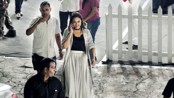 லாக்டவுன் நேரத்தில் ஷூட்டிங்? ஹீரோயினை சாடிய பிரபல இயக்குனர்... போட்டுத் தாக்கிய ரஜினி பட நடிகை!