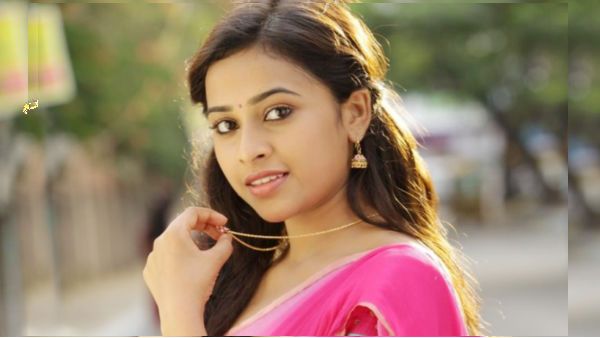 மறுபடியும் சிவகார்த்திகேயனுடன் ஜோடி சேர்வாரா ஸ்ரீதிவ்யா.. டிரெண்டாகும் #HBDSriDivya!