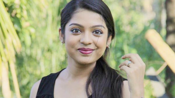 வர்ஷா பொல்லம்மாவுக்கு ஸ்கூல் டேஸ் க்ரஷ் யார் தெரியுமா... போட்டோவ போட்டே சொல்லிட்டாங்கப்பா!