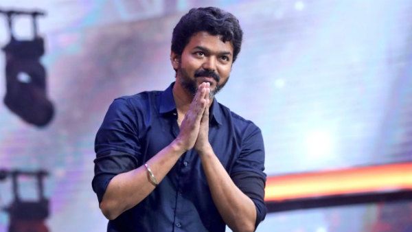 பாசத்துக்கு தத்துப்புள்ள தளபதிடா.. கொரோனா நிதி.. ரசிகர்களுக்கும் வாரி கொடுத்துருக்காரு விஜய்!