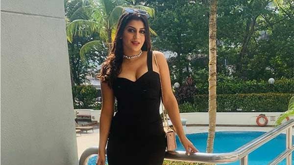 அப்படியே பொம்மை மாதிரி இருக்கீங்களே.. பிக்பாஸ் பிரபலத்தின் போட்டோவை பார்த்து ஜொள்ளுவிடும் ஃபேன்ஸ்!