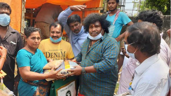 1250 கிலோ அரிசி.. நடிகர் சங்க உறுப்பினர்களுக்கு யோகி பாபு உதவி !