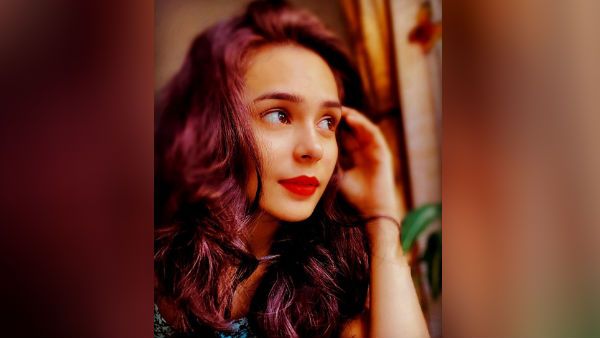 லாக்டவுனால் சாப்பாட்டுக்கே கஷ்டப்படும் பிரபல சீரியல் நடிகை.. மேக்கப் மேன் உதவியதாக கதறல்!