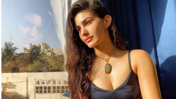 லாக்டவுனில் மூடுக்கேற்றதுபோல் போட்டோஷுட்.. இன்ஸ்டாவை அதகளப்படுத்தும் தனுஷ் பட ஹீரோயின்!