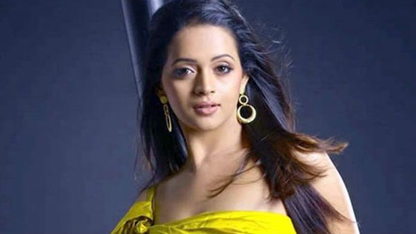 பெங்களூரில் இருந்து சொந்த ஊர் வந்தவருக்கு செக்கப்.. வீட்டில் தனிமைப்படுத்தப்பட்ட பிரபல ஹீரோயின்!