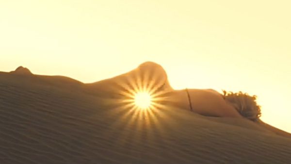 பெண்ணின் அந்த இடத்தில் அப்படி ஒரு ஷாட்.. வாழ்த்து வசவு.. கலந்துக்கட்டி வாங்கும் சர்ச்சை இயக்குநர்!