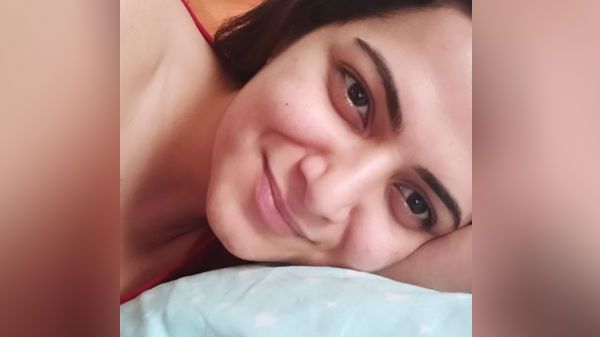 டிரெஸ் போட்ருக்கீங்களா இல்லையா.. பிரபல டிவி தொகுப்பாளினியை மரண பங்கம் செய்யும் நெட்டிசன்ஸ்!