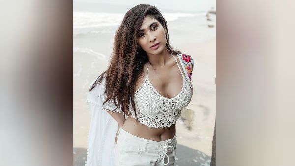 மிஸ் கேரளான்னா சும்மாவா.. பாக்கும் போதே பத்திக்குதே.. குட்டி க்யூட் பிராவில் அதிரவிடும் தீப்தி!