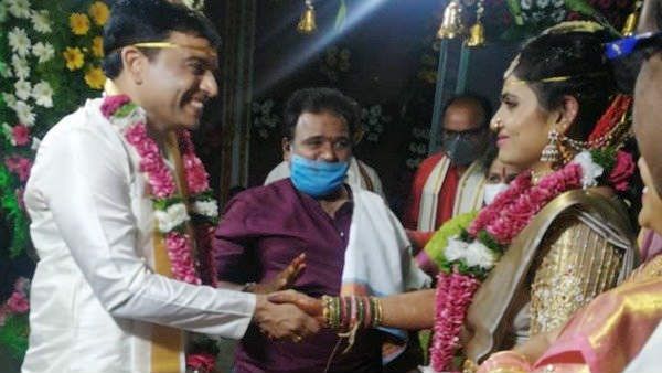நெருங்கிய சொந்தங்கள் முன்னிலையில்.. பிரபல தயாரிப்பாளர் 2 வது திருமணம்.. திரையுலகினர் வாழ்த்து!