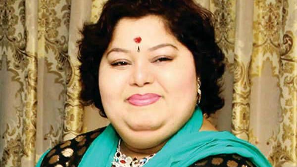 அசிங்கமா பேசிய விஜய் ரசிகர்.. நாய் என பதிலடி கொடுத்த பிக்பாஸ் நடிகை.. ரணகளமாகும் டிவிட்டர்!