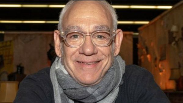 பிரபல இயக்குனர் திடீர் தற்கொலை.. திரையுலகினர் அதிர்ச்சி.. சின்னத்திரை தொடர்களையும் இயக்கியவர்!