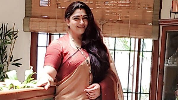 பொண்டாட்டிய ரசிச்சு போட்டோ எடுத்திருக்காருய்யா.. சுந்தர்சி எடுத்ததை கெத்தாய் ஷேர் செய்த குஷ்பு!