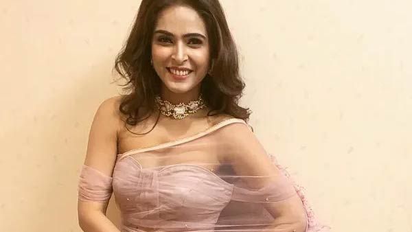 அவங்க பயங்கரமா கொடுமைப்படுத்தினாங்க.. அதையெல்லாம் தாங்கிக்கிட்டேன்.. பிரபல பிக்பாஸ் நடிகை பகீர்!