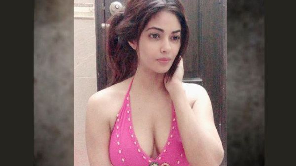 'இங்க பார்யா, அர்த்தமுள்ள மவுனமாம்..அப்படின்னா? கேப்ஷனுக்கும் போட்டோவுக்கும் சம்மந்தமே இல்லையே?