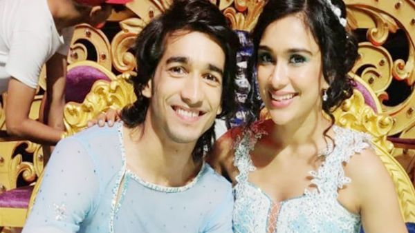 பிரேக்கப் ஆயிடுச்சு.. அதிராகப்பூர்வமாக அறிவித்த பிரபல டிவி ஜோடி.. அதிர்ச்சியில் ரசிகர்கள்!