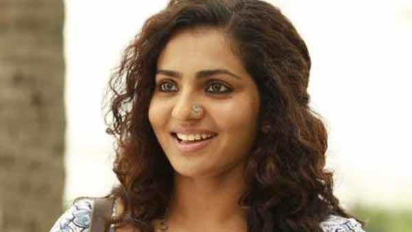 நடிப்புக்கு பிரேக்.. படம் இயக்கப் போகும் பிரபல ஹீரோயின்.. லாக்டவுனில் 2 ஸ்கிரிப்ட் ரெடியாம்ல!