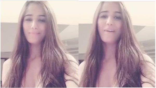 அதை மறைக்க ஆடை எதற்கு.. இதுவே போதும்.. வைரலாகும் சர்ச்சை நடிகையின் நிர்வாண வீடியோ!